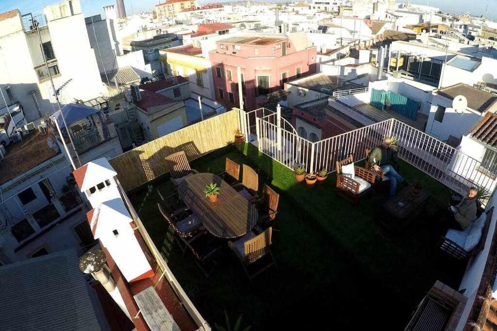 Atico Con Piscina Junto Catedral De Sevilla Bagian luar foto