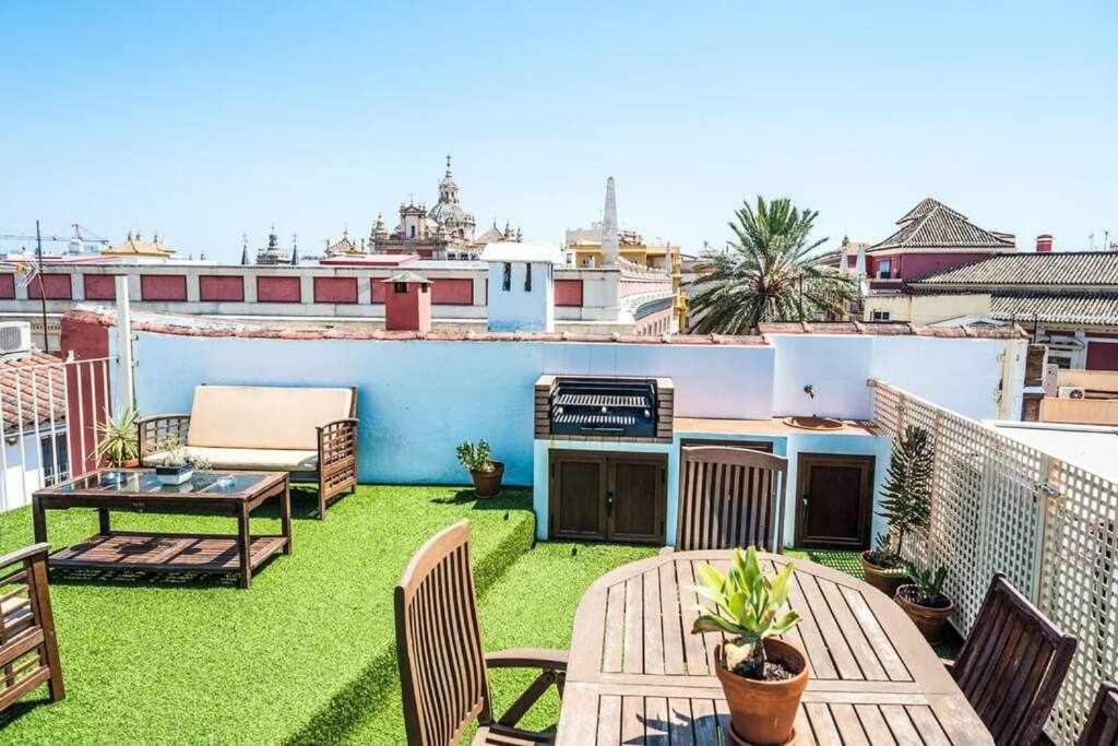 Atico Con Piscina Junto Catedral De Sevilla Bagian luar foto