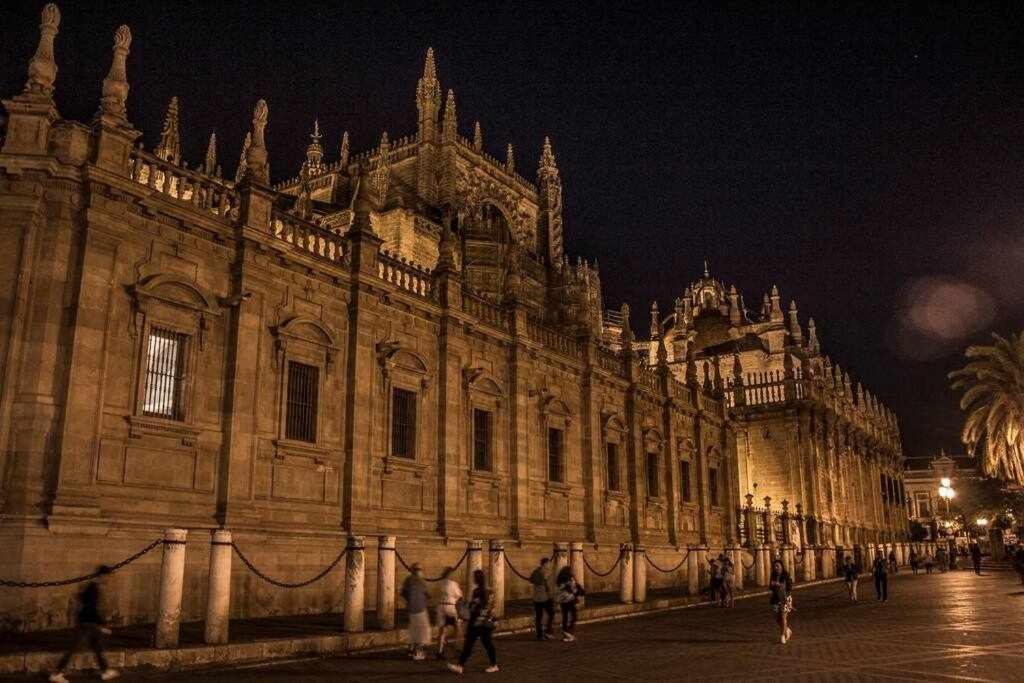 Atico Con Piscina Junto Catedral De Sevilla Bagian luar foto