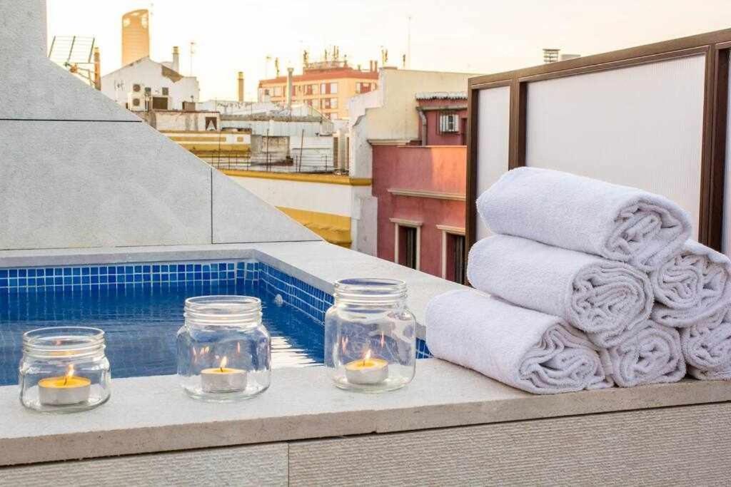 Atico Con Piscina Junto Catedral De Sevilla Bagian luar foto