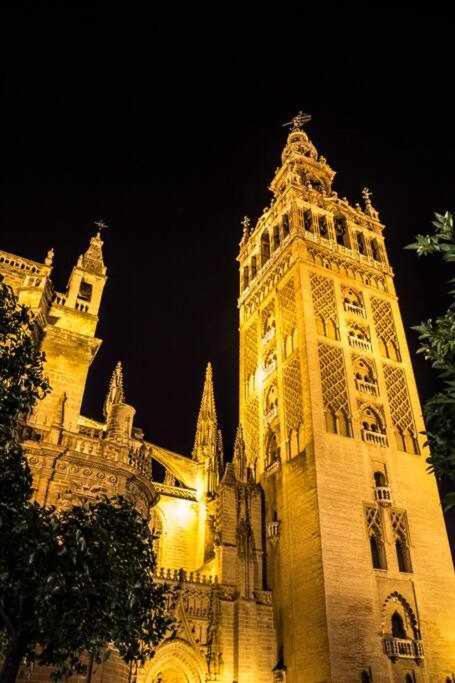 Atico Con Piscina Junto Catedral De Sevilla Bagian luar foto