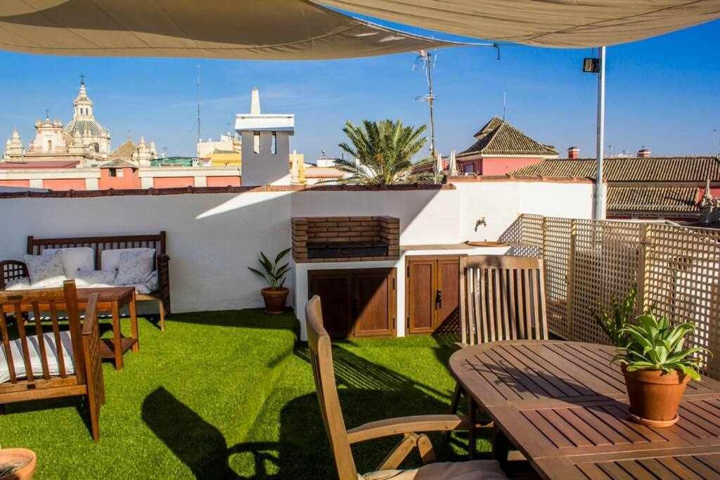 Atico Con Piscina Junto Catedral De Sevilla Bagian luar foto