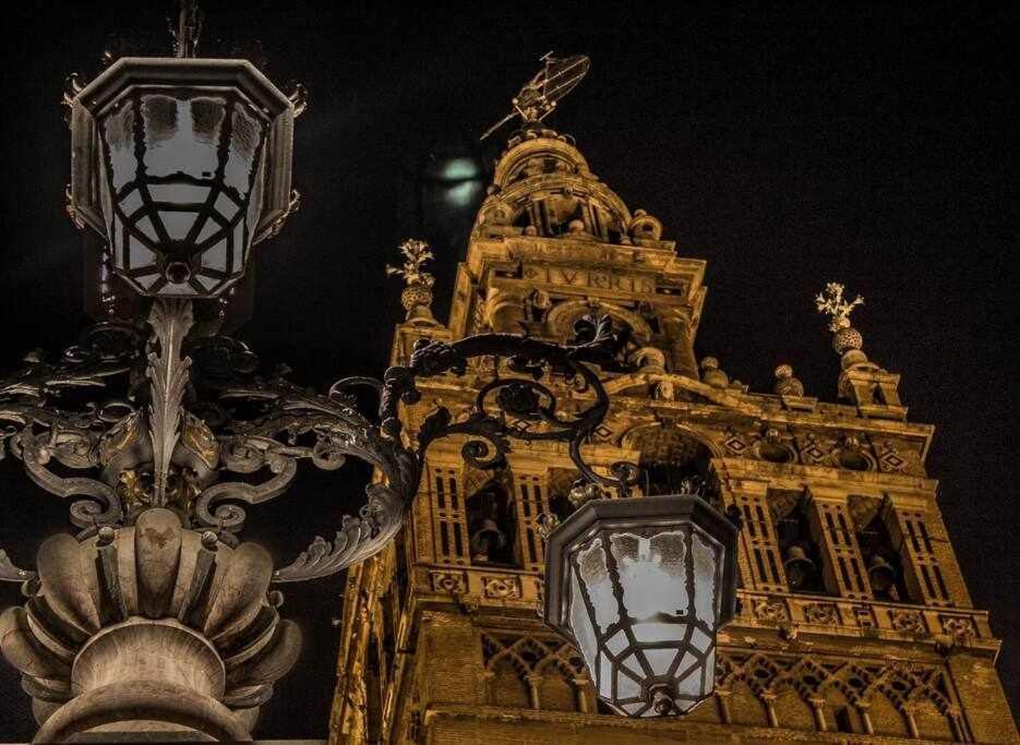 Atico Con Piscina Junto Catedral De Sevilla Bagian luar foto